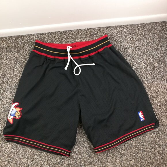 Philadelphia 76ers Shorts Mitchell & Ness Vintage 1997-98 Logo Black Mens Large